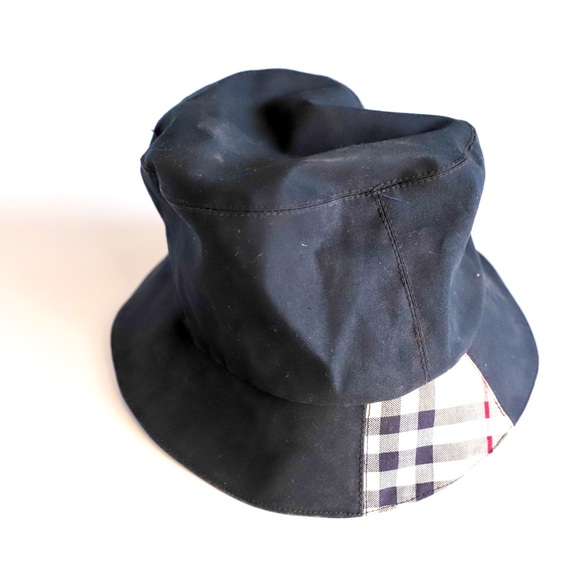 Burberry Black Bucket Hat - Picture 1 of 3